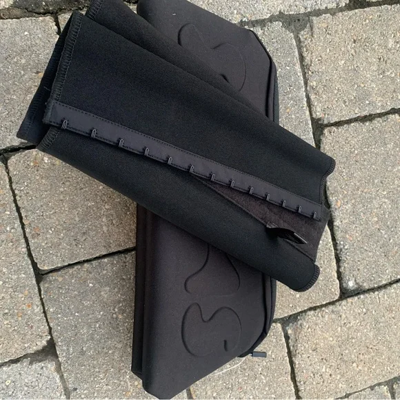 Skims waist trainer - Picture 2 of 3